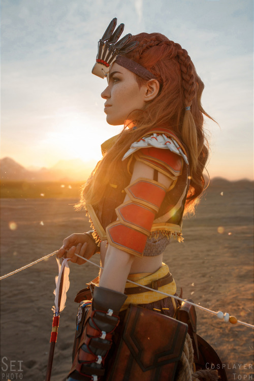 Just wanna share my Aloy cosplay with you.This suit took me about 300 hours of work: printing on fab