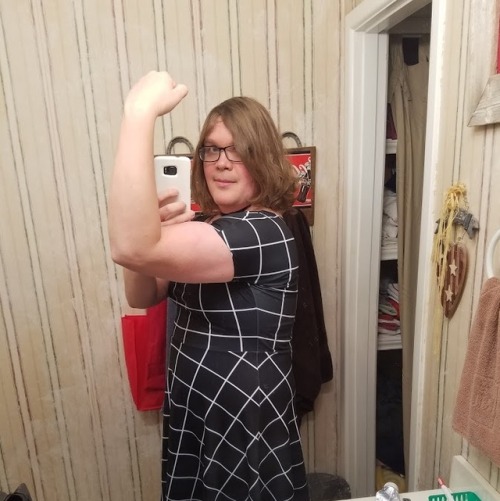 jetstreamsammi:s t r o n k i’m self conscious about my big ol arms a lot. but, maybe this isn’t such