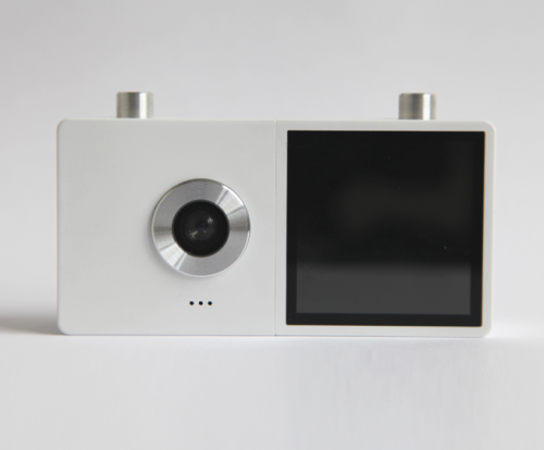 kateoplis:  The ‘duo’ camera splits in half and has synchronized triggers for taking the images of both photographer and subject simultaneously.  Oh, good grief.