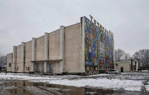 : . Lost Heritage . Cinema Tajikiston, main facade with the mosaic wall, built in 70s ( demolished i