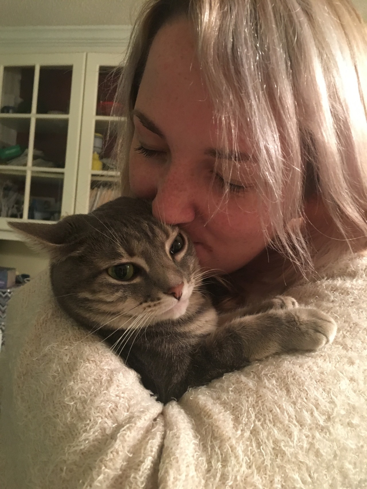 mostlycatsmostly:  Mia (IG: dumpsterdivamia)(submitted by @93emb)
