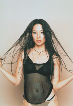 sirpatchybeard:  Lucy Liu 