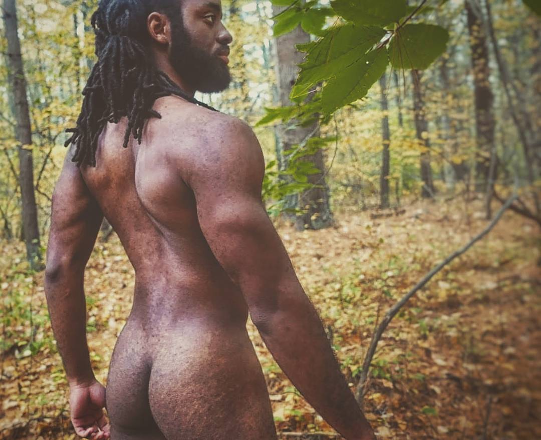tallyungblknudist:  theenakedvegan:I am not here to sell sex. I am here to promote