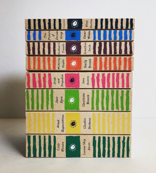 macrolit:  Giveaway Contest: Thanks to the generosity of @harperperennial, we’re giving away all eight of the brand new, limited edition 2018-19 Harper Perennial Olive Editions! And this year, all of the Olives are CLASSICS! <3 Won’t these look