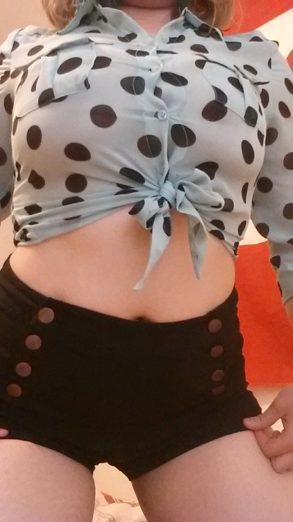 suck-me-dry-and-call-me-dusty: Polka dots ~