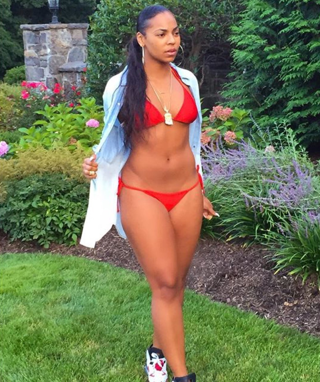 mistertilmonjr:  livefrombmore:  Ashanti  Damn gurl!!!!! 