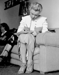 alwaysmarilynmonroe:  Marilyn in 1950. 