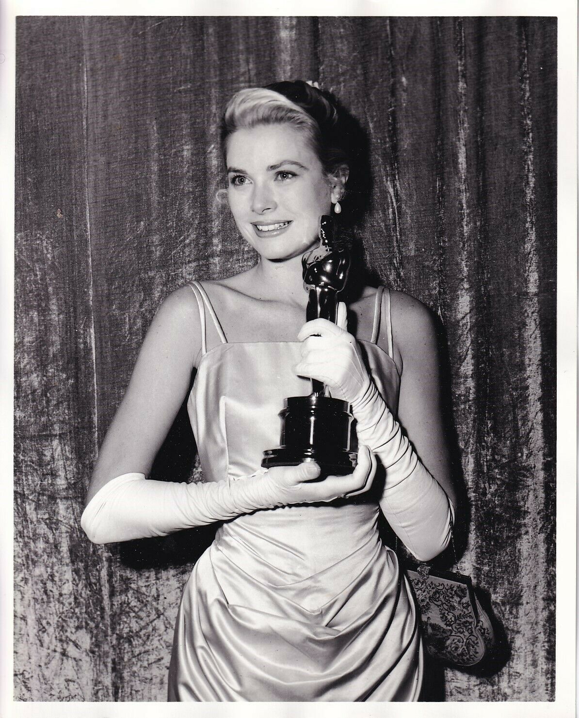 Grace Kelly with her Oscar for Best Actress in “Country Girl” at the Academy Awards, 1955.