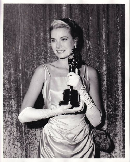 gracie-bird: Grace Kelly with her Oscar for Best Actress in “Country Girl” at the A