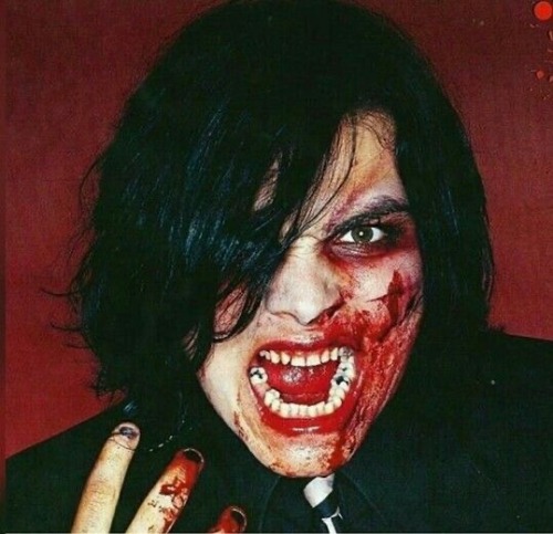 Men That Look Like Vampires >>>>>