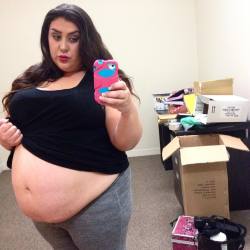 bbwlayla:  Who wants to come help me unpack my study ?😜😜#fat #bbw #ssbbw #selfie