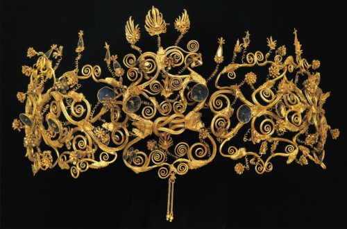 sartorialadventure:Crown from the tomb of Philip II of Macedon (382–336 BCE) and the Thracian prince