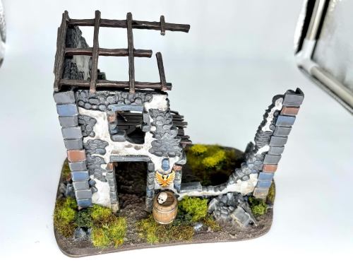 Some cute little ruins from Warlord Games, dolled up with some old school Warhammer Empire bits.