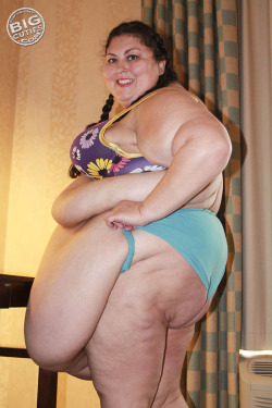 ssbbw16:  Wow! It’s so low hanging, amazing!