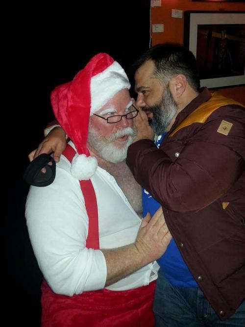 felixpiz:  thebigbearcave:  I guess it is HairyRedThursday (so beautiful, I can’t stop posting him)  yes I want him like that!!!