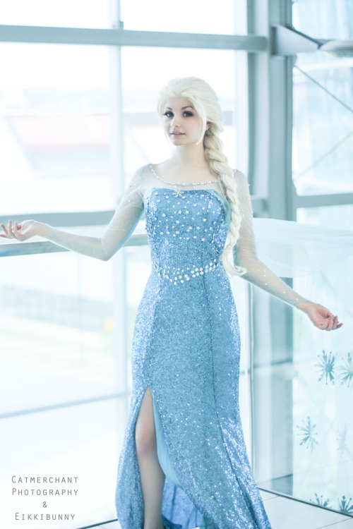 eikkibunny:  MY QUEEN ELSA PHOTOSHOOT PT 1 !!! ;v;  Read the review here ! Like my facebook here  / Photographer’s page 