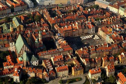 polandgallery:Warsaw Old Town is the oldest part of the city founded in the 13th century as the prin