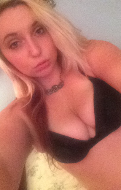thepreachypeachbabe:  kcshyguy:  thepreachypeachbabe:  I look like a sexy tight teen..until I spread my meaty lips for you to see xoxo 💕👑  Welcome back! I was sad when I noticed you deactivated your old blog  Thank you! I’m glad I’m back!  