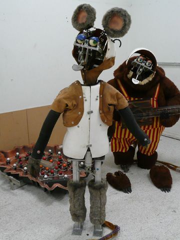 turntechstridercest:  Fucking animatronics. I just wanted to show people who aren’t too familiar with these things that FNAF was actually pretty on point with the setting and the endoskeletons for the animatronics. Creepy heads laying around and all.