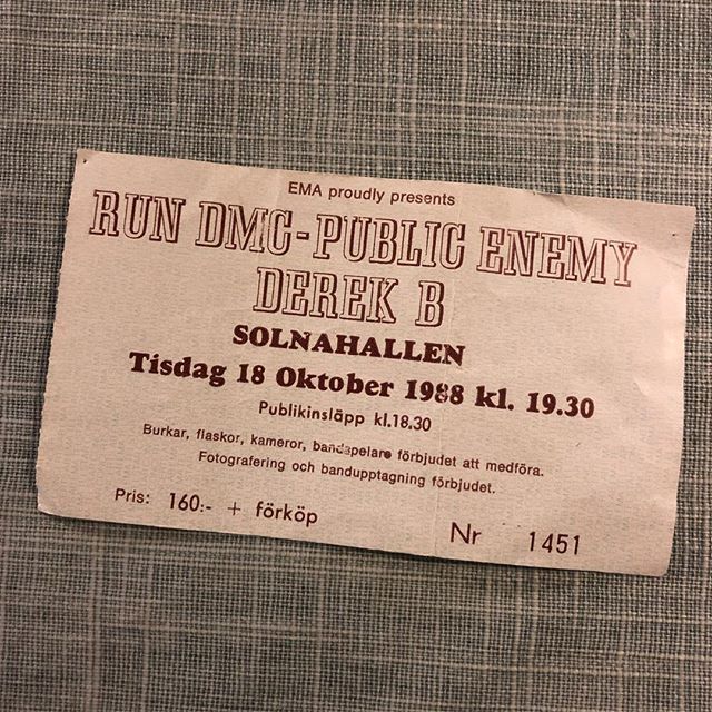 30 år sedan idag. Den största spelningen jag varit på då och i efterhand en av dom viktigaste. Sjukt stort för ett gäng 14/15-årigar från söderförort att åka till Solna och få se Public Enemy! http://bit.ly/2J5kvax