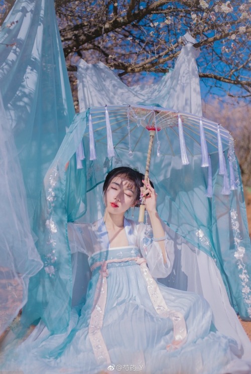 ice blue chinese hanfu by 芍药_Y