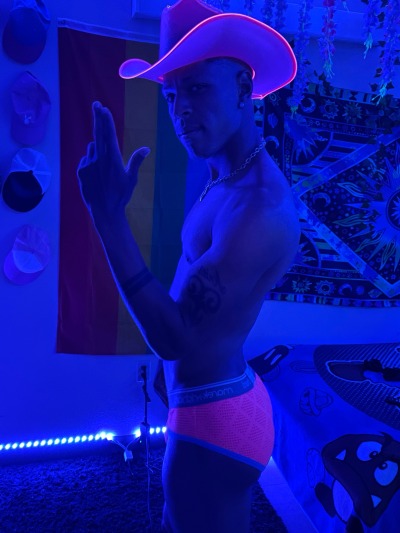 twunkpunkhexx:Ride me cowboy 