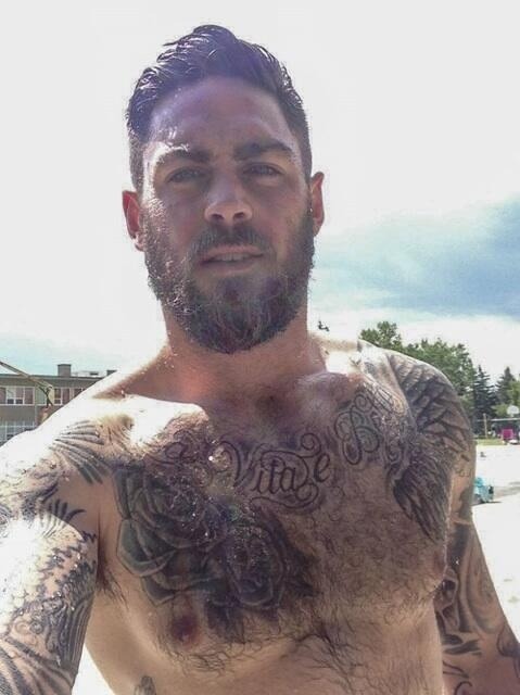 beardsftw:  suggablondie:  Drooling!  [[ Follow BeardsFTW! | Tumblr | Facebook ]]  Damn!