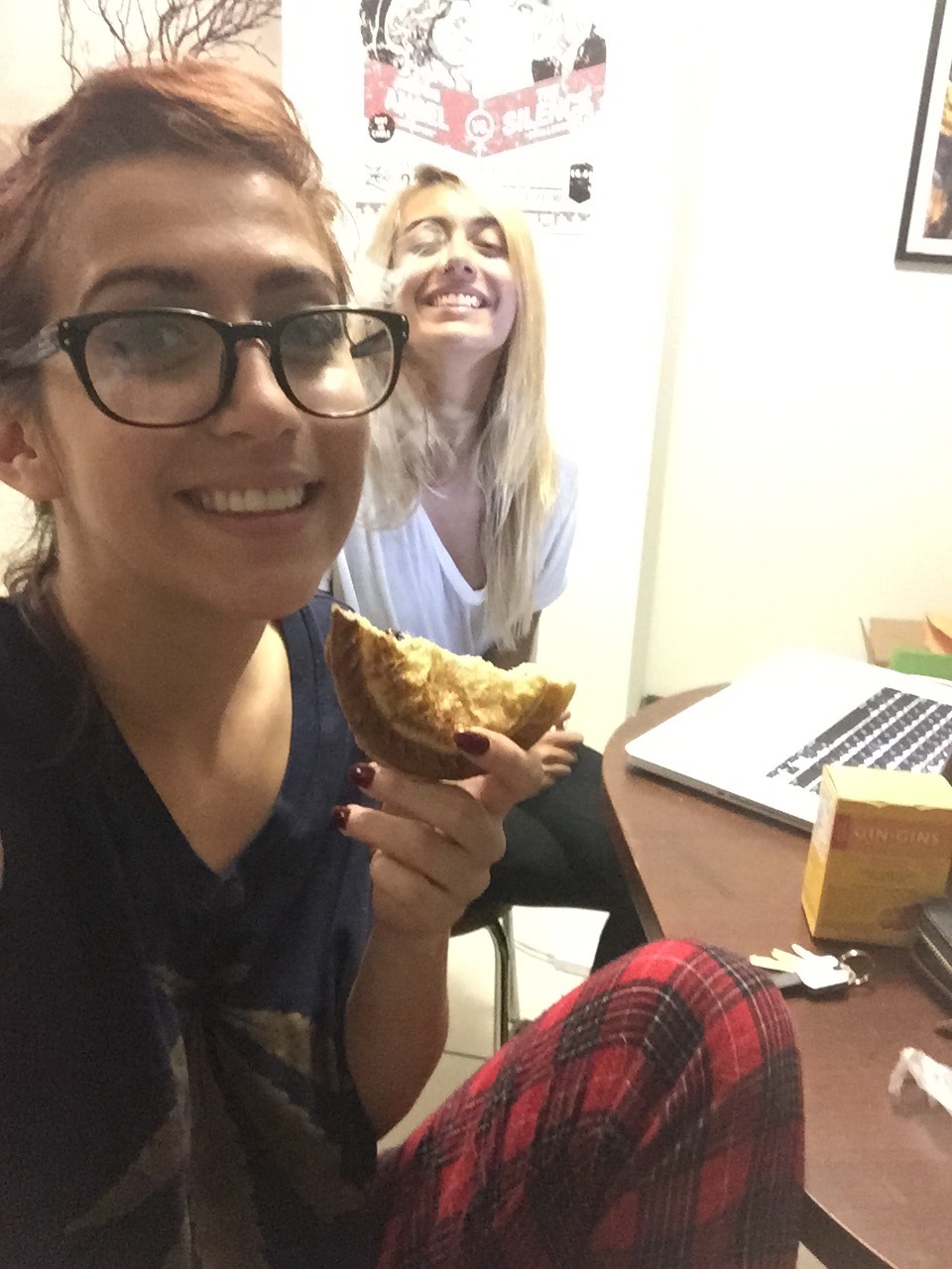Yo @thejanicexxx brought me a homemade tiny pie cuz she&rsquo;s the best human