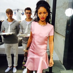 hellyeahrihannafenty:  Rihanna | Dior Resort