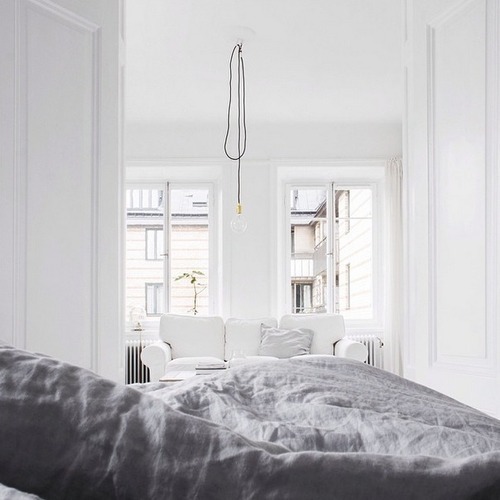 luccamagazine:  The Benefits Of A Good Night Sleep The long summer break is nearly over and with that so are the endless nights spent up until 2 am with no worry for school or work the next day. Getting back into a good sleeping routine is absolutely