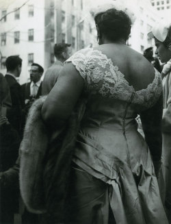 girl-o-matic:   New York, 1957- photo by Brassaï   