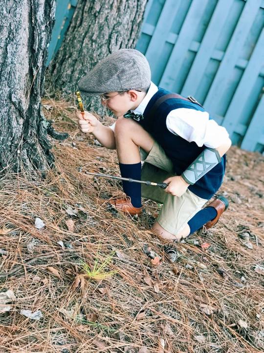 elphabaforpresidentofgallifrey:  growingintheweeds: the little boy who created the Flaming Raging Poisoning Sword of Doom was at the live show tonight, and when the McElroys asked where he was, they couldn’t see him, so his dad lifted him up Circle