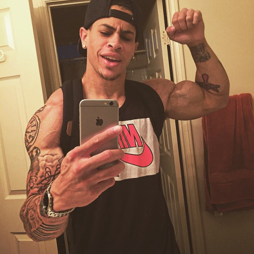 jukadiie:  Travie 