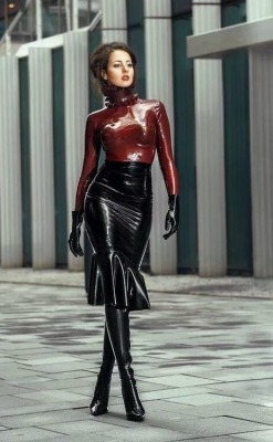 shiny-passions:  Latex http://latex-passion.blogspot.com/