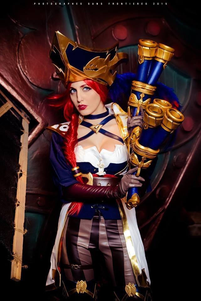 league-of-legends-sexy-girls:  Miss Fortune Cosplay