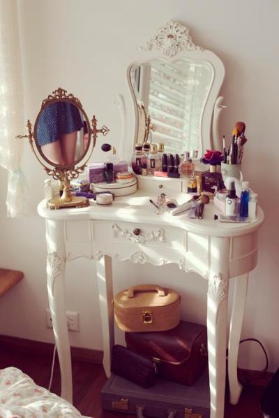 vintage makeup dresser
