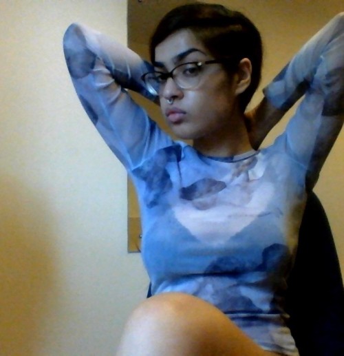pea-girl:  lately i’ve been wanting to cut all my hair off more than ever..i dont know