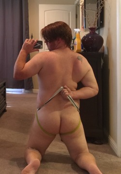 thickgaymerchub:  Unf, that’s a really nice looking butt through. I wanna stick my dick in it ;)