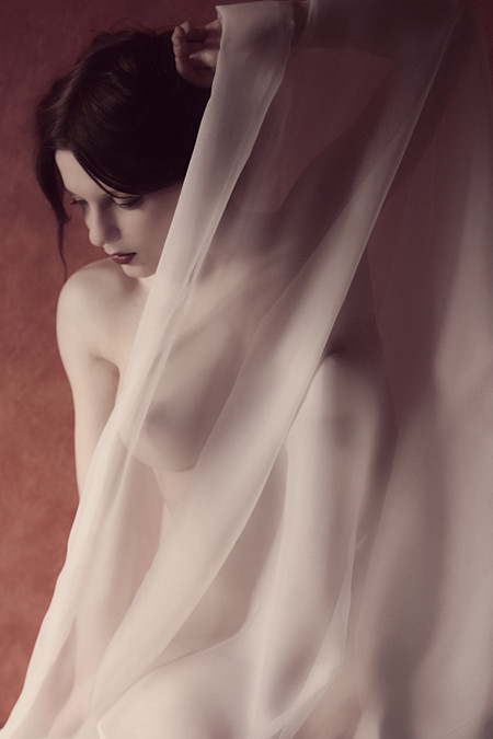 noword504:  chillypepperhothothot:  La Danseuse by my-bohemian-spirit    Blanco delight