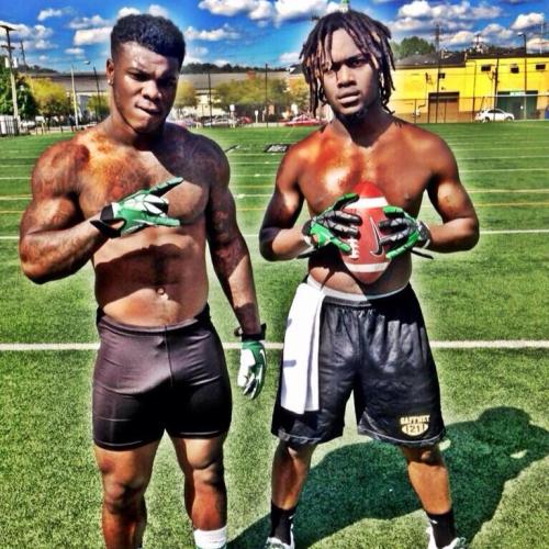 charlibal:  Bless the person who invented spandex….. when working out goes right Which one would you let Smash ?? 