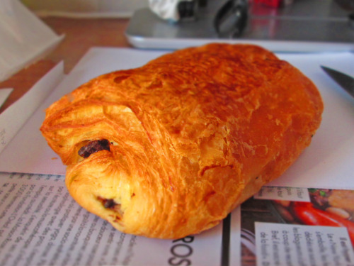 hellochadik:Pain au chocolat - boulangerie la loulinoise (issylesmlx - 17/03/2016)
