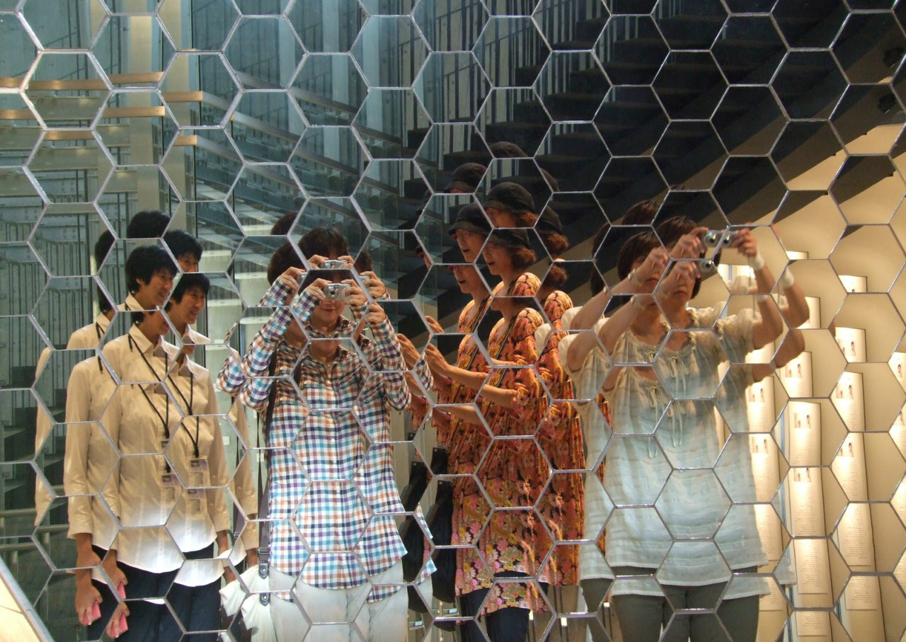 autosafari:  Jin Hongo (exhibit view), Notojima Museum, Japan, 2011. Photo by J.A.