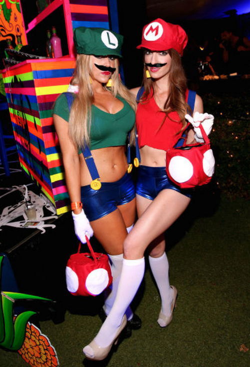 celebrity-nudes-leaked:  Epic Candids From This Week’s Playboy Mansion Halloween