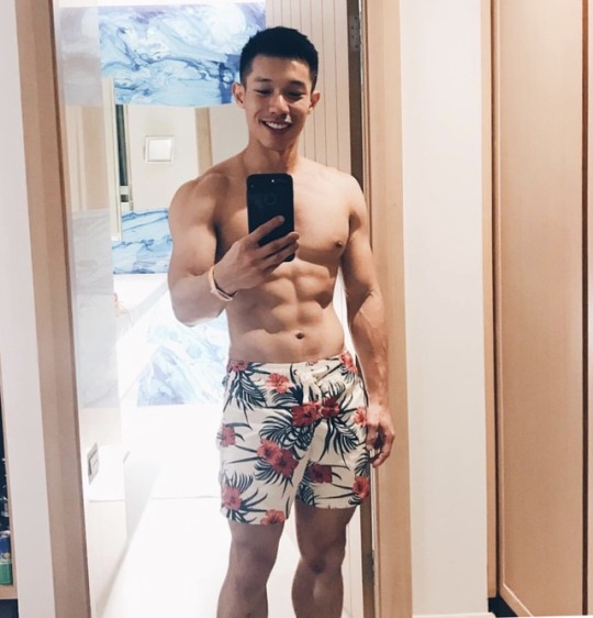 sjiguy:  asian-men-x:   Damn I have a suddenly interest in Cavell-diving