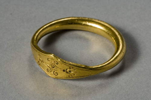 pelusian: Ancient Greek RingAncient Greek ring made of gold, 5th century BC. Private Collection.