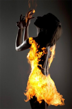 xdhevax:  Vivere ardendo e non bruciarsi mai. (Gabriele D’Annunzio)  моя любимая Огонь 