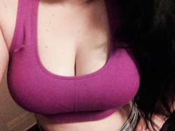 bbwgirlsgonewild:  My fav sports bra!!Visit our site www.SpermWhales.net 