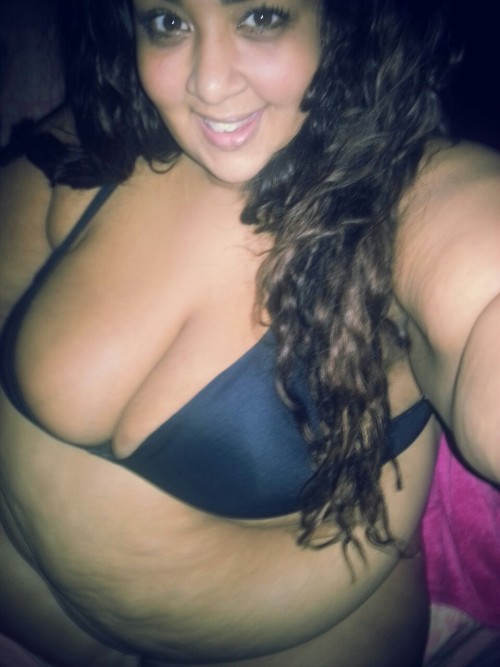 xoxoxomona69:  for those of you that wanted a belly picture this is as close as I’ve gotten  Sweet