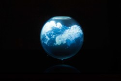 littlelimpstiff14u2:  Artist Pamen Pereira Captures an Ocean Storm in a FishbowlWho needs to hold the world in the palm of your hand when you can put the ocean on your living room shelf? Madrid-based artist Pamen Pereira bottles white-caps and salty
