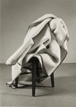abridurif:  Peter Hujar, Blanket in the Famous